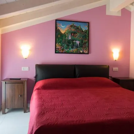 Viole, Cozy Attic Set In The Old Town Next To The Apartmán *