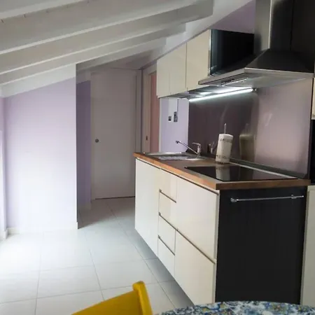 Viole, Cozy Attic Set In The Old Town Next To The Apartmán *