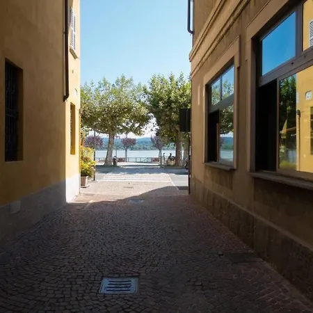 Apartment Viole, Cozy Attic Set In The Old Town Next To The